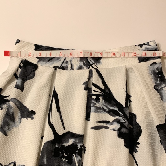 Haute Monde Textured Floral Pleated Elastic Waist A-Line Midi Skirt Medium - Picture 2 of 4